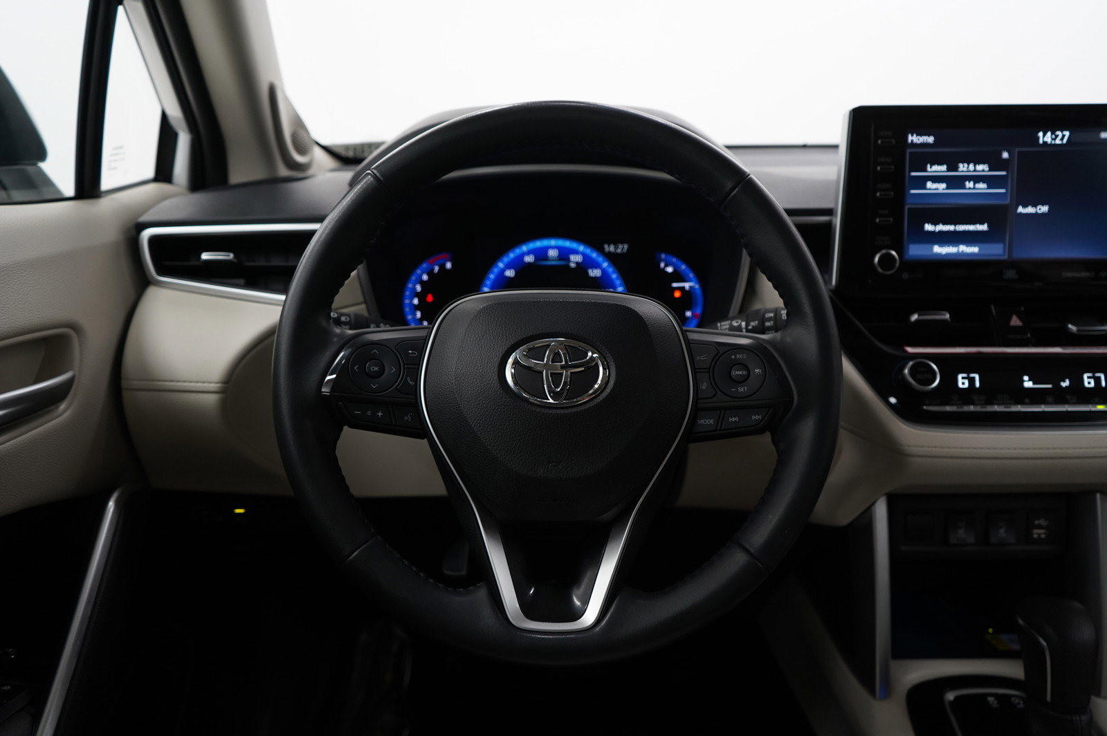 2022 Toyota Corolla Cross XLE photo 12