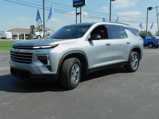 2024 Chevrolet Traverse photo 2