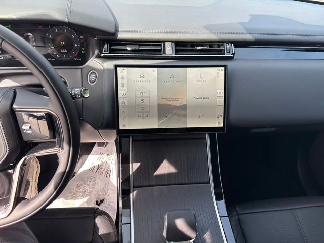 2026 Land Rover Range Rover Velar SE photo 7