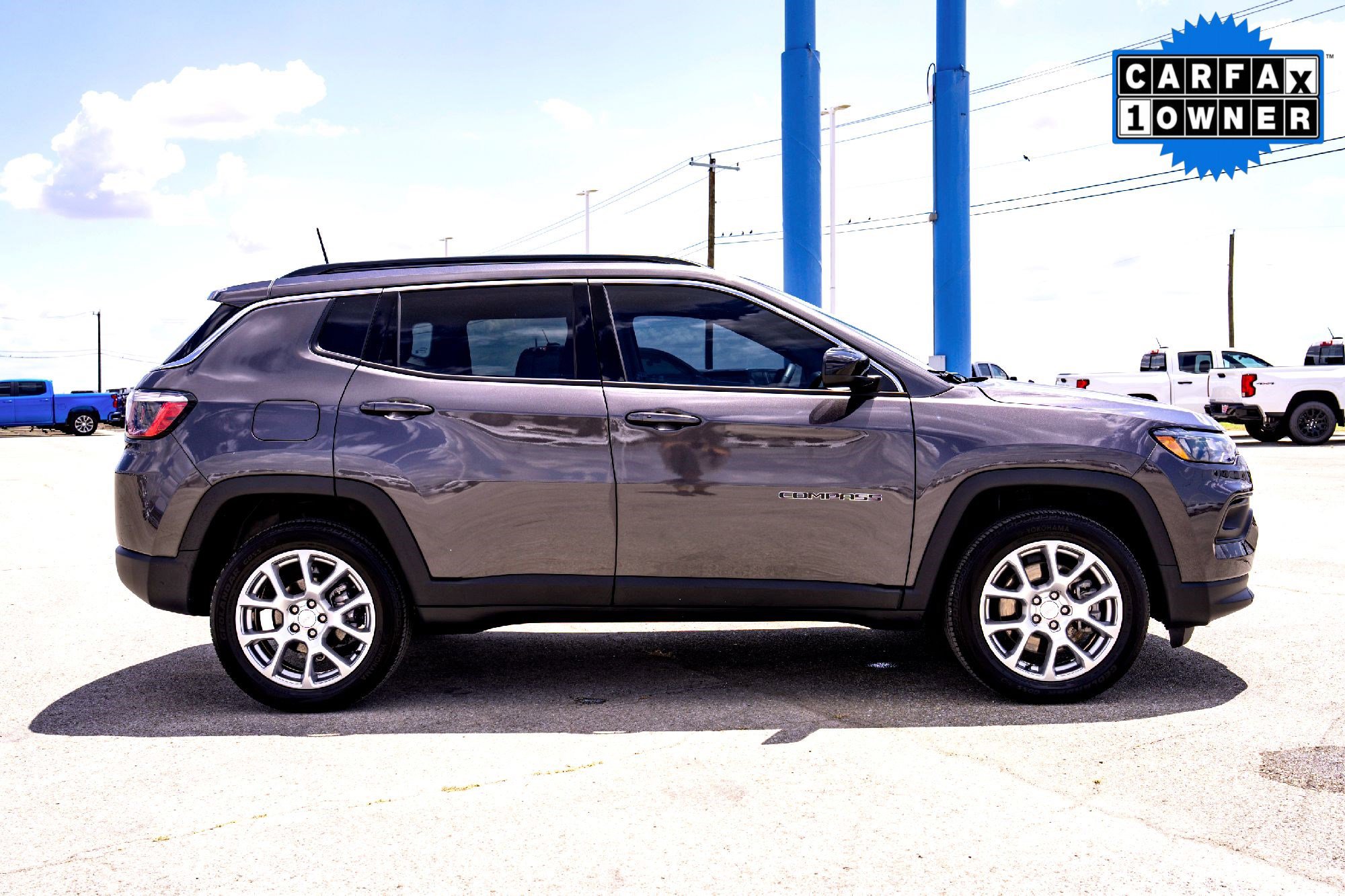 2023 Jeep Compass Latitude Lux photo 4