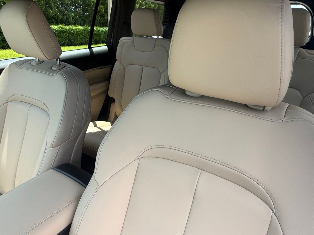 2025 Jeep Grand Cherokee Limited photo 15