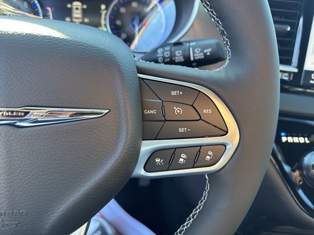 2025 Chrysler Voyager L photo 17