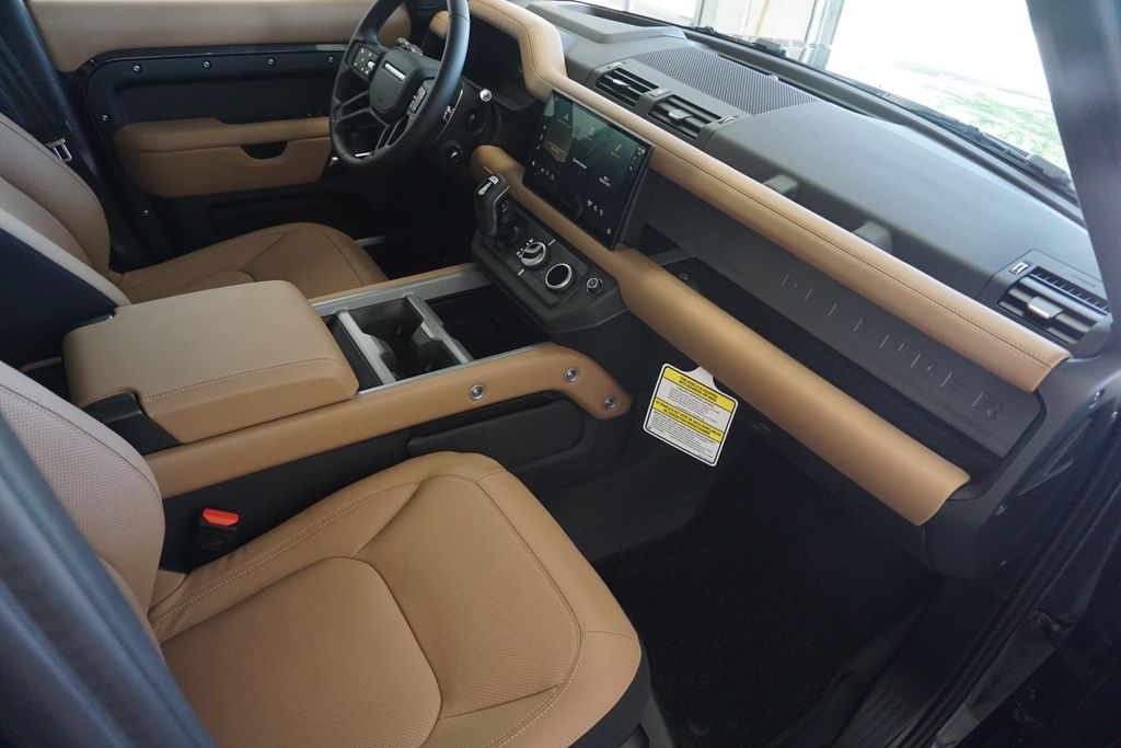 2025 Land Rover Defender 130 V8 photo 19