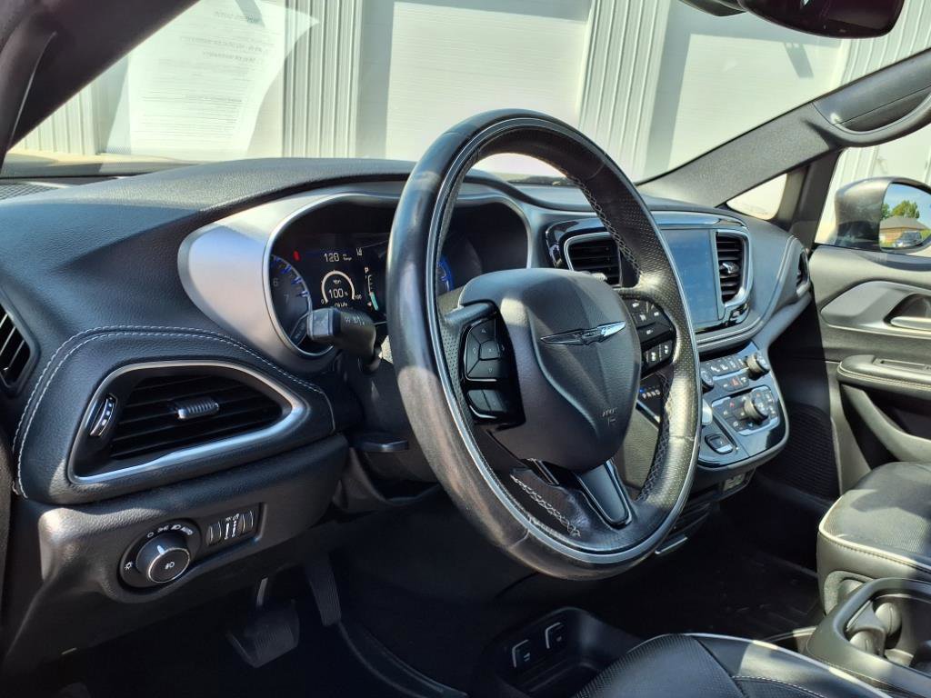 2019 Chrysler Pacifica Limited photo 18