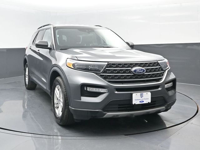 2023 Ford Explorer XLT photo 2