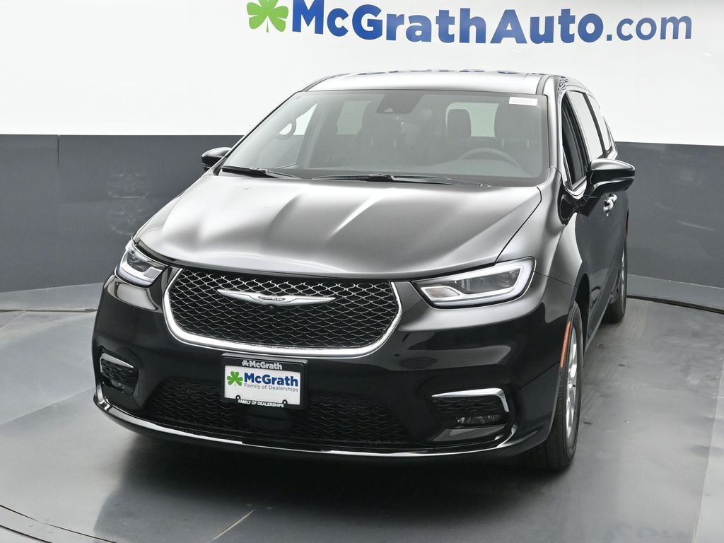 2026 Chrysler Pacifica photo 4