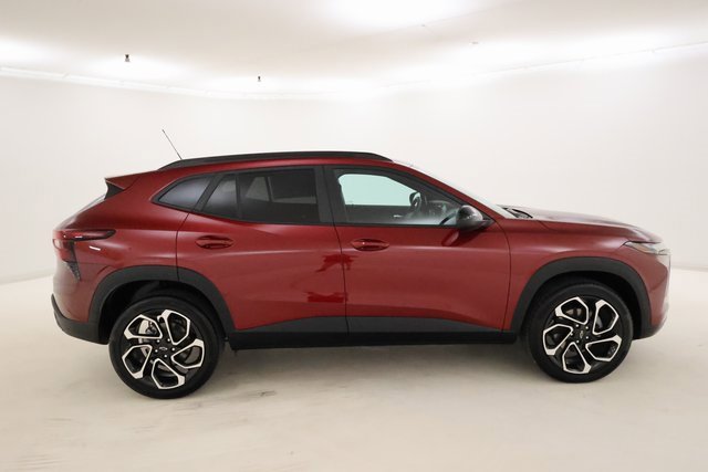 2024 Chevrolet Trax photo 2