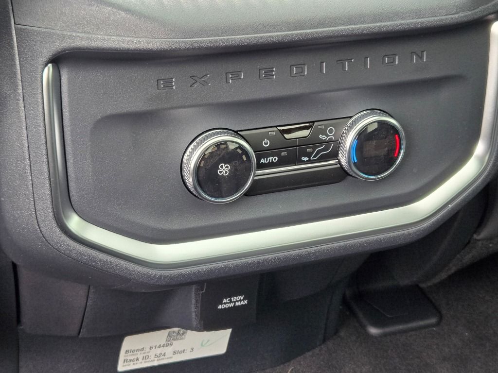 2025 Ford Expedition photo 18