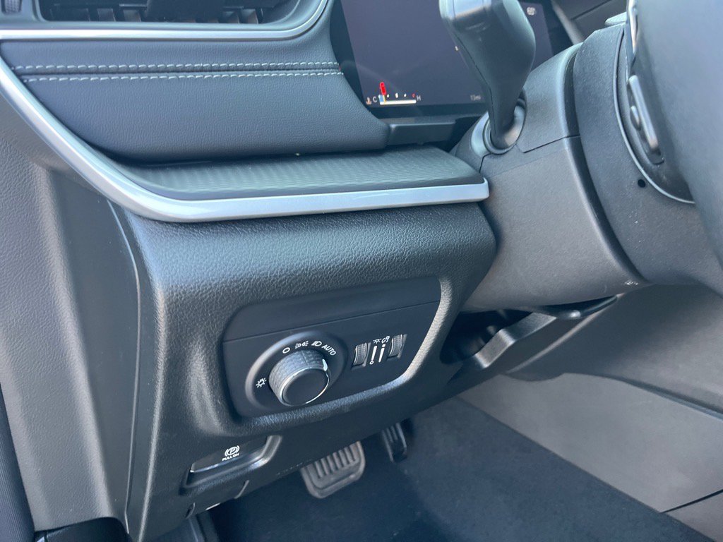 2025 Jeep Grand Cherokee Laredo Altitude photo 23