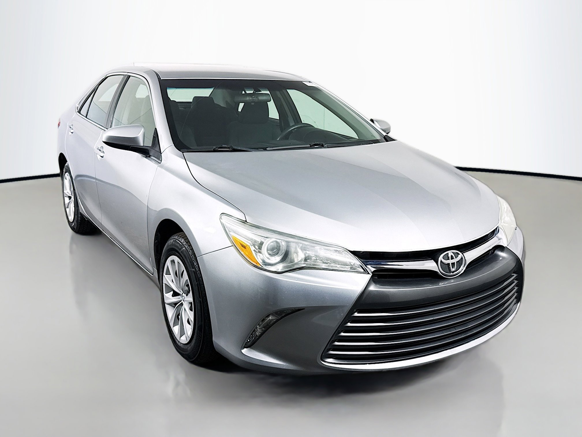 2017 Toyota Camry LE's photo