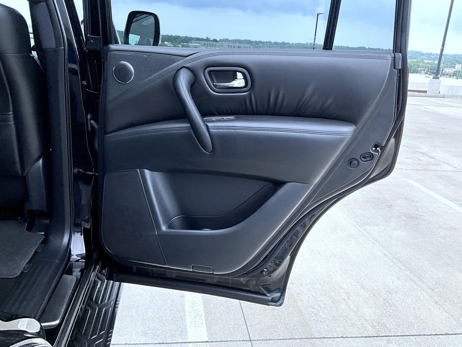 2022 Nissan Armada SL photo 22