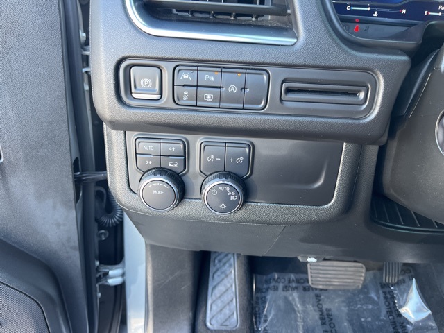 2024 Chevrolet Suburban RST photo 28