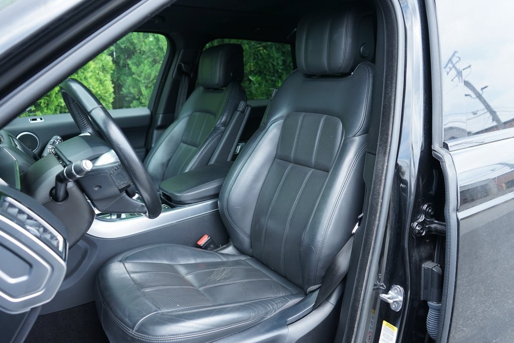 2020 Land Rover Range Rover Sport HSE photo 2