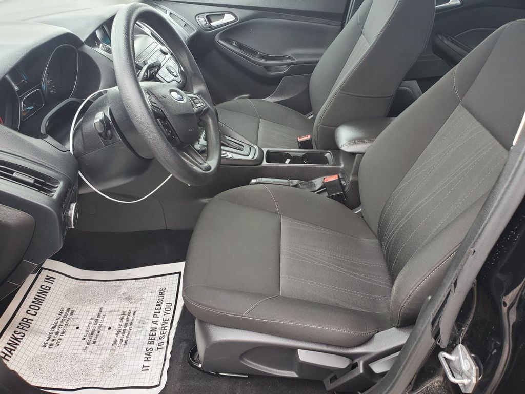 2018 Ford Focus SE photo 5