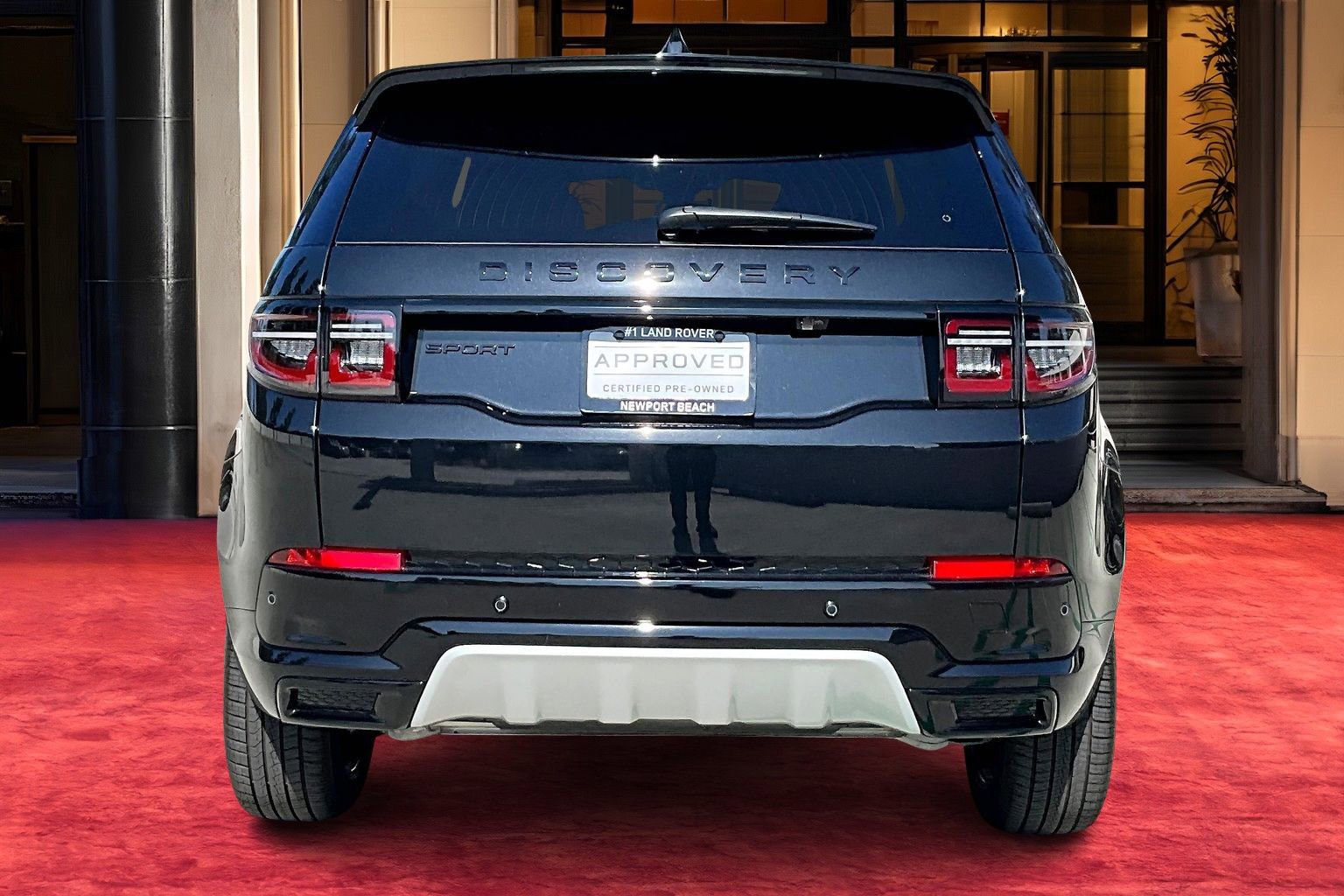 2025 Land Rover Discovery Sport Dynamic SE photo 3