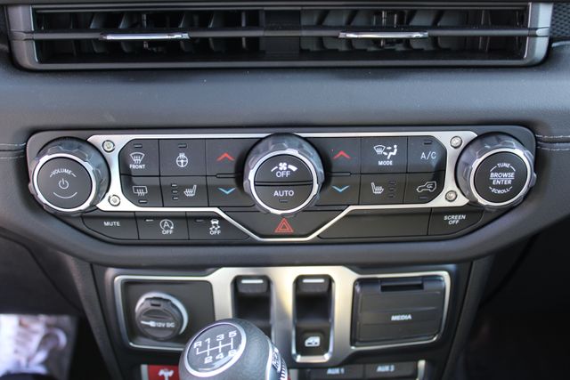 2024 Jeep Wrangler Rubicon photo 24