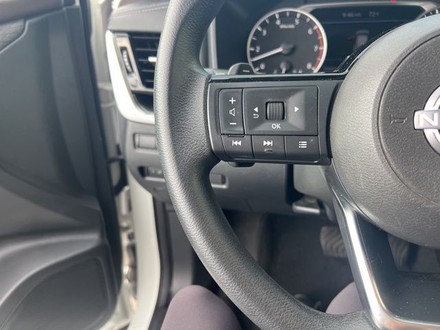 2023 Nissan Rogue SV photo 12