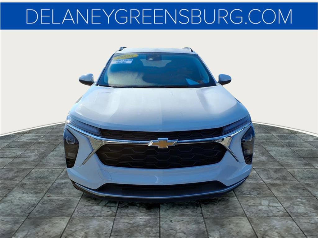 2025 Chevrolet Trax LT photo 8