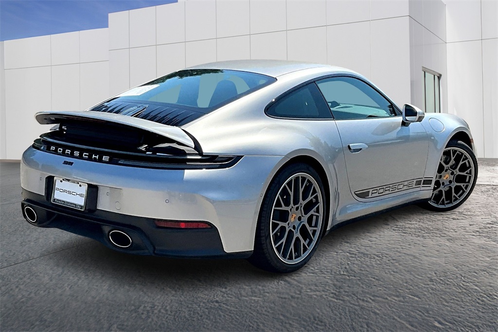 2025 Porsche 911 photo 7