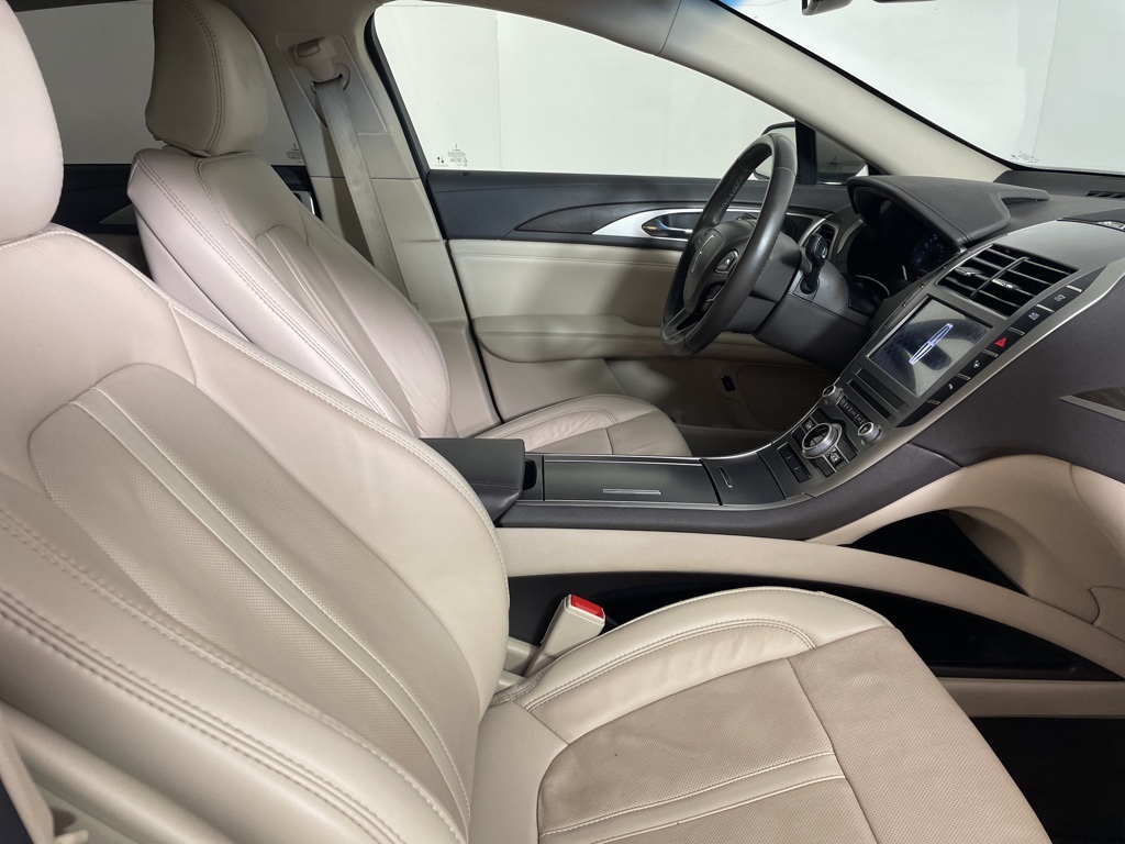 2020 Lincoln MKZ Hybrid Reserve photo 12