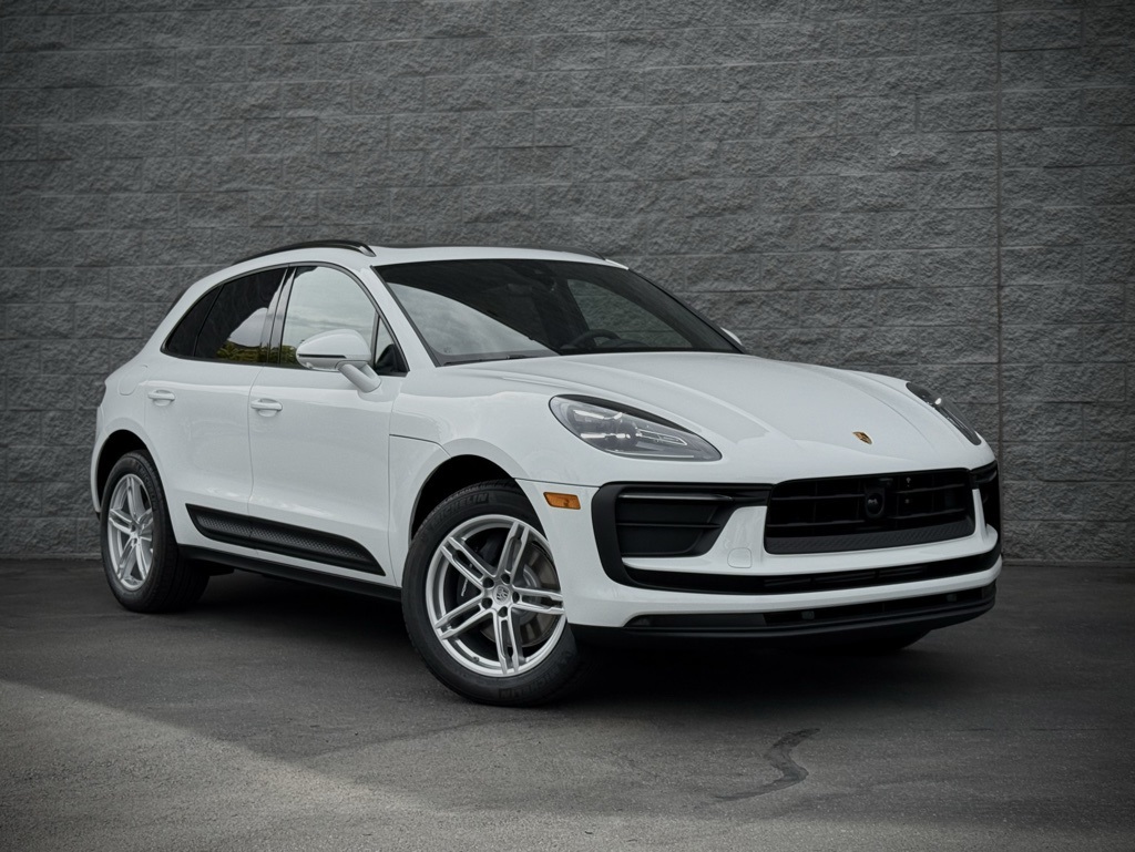2025 Porsche Macan T photo 7