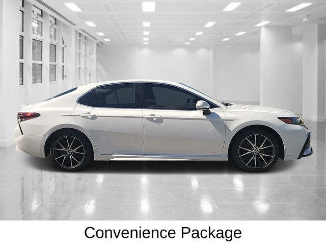 2022 Toyota Camry SE photo 2