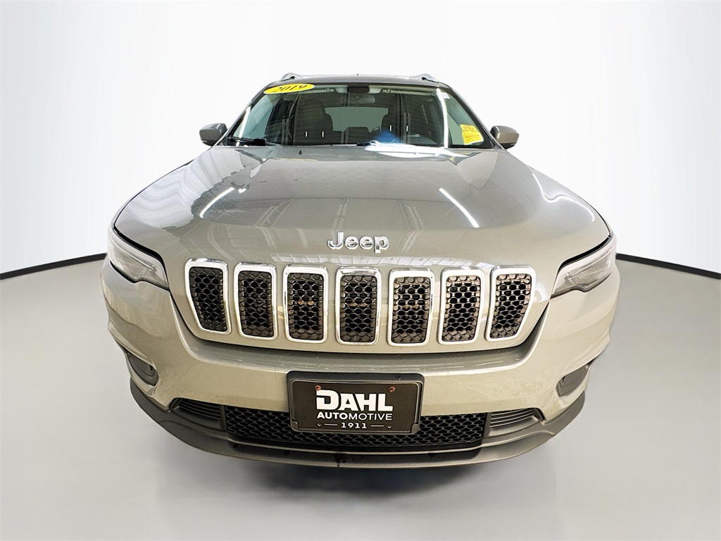 2019 Jeep Cherokee Latitude photo 2