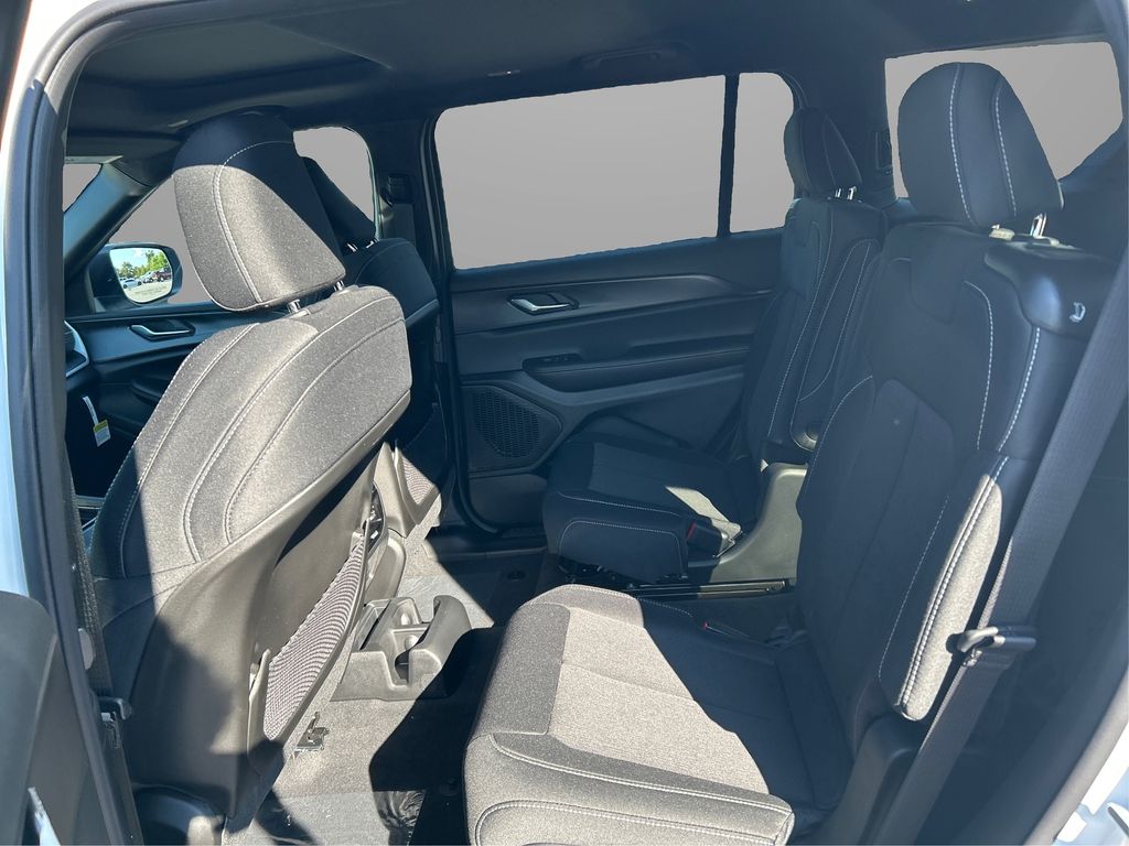 2025 Jeep Grand Cherokee Laredo X photo 10