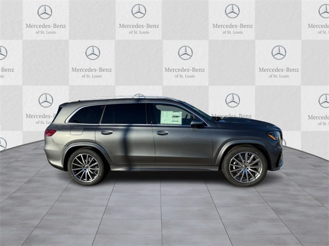 2025 Mercedes Benz GLS 450 photo 2