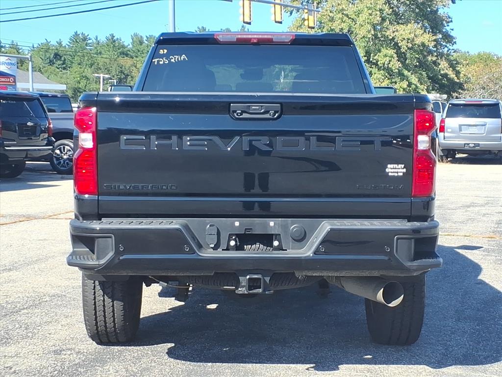 2024 Chevrolet Silverado 2500HD Custom photo 4
