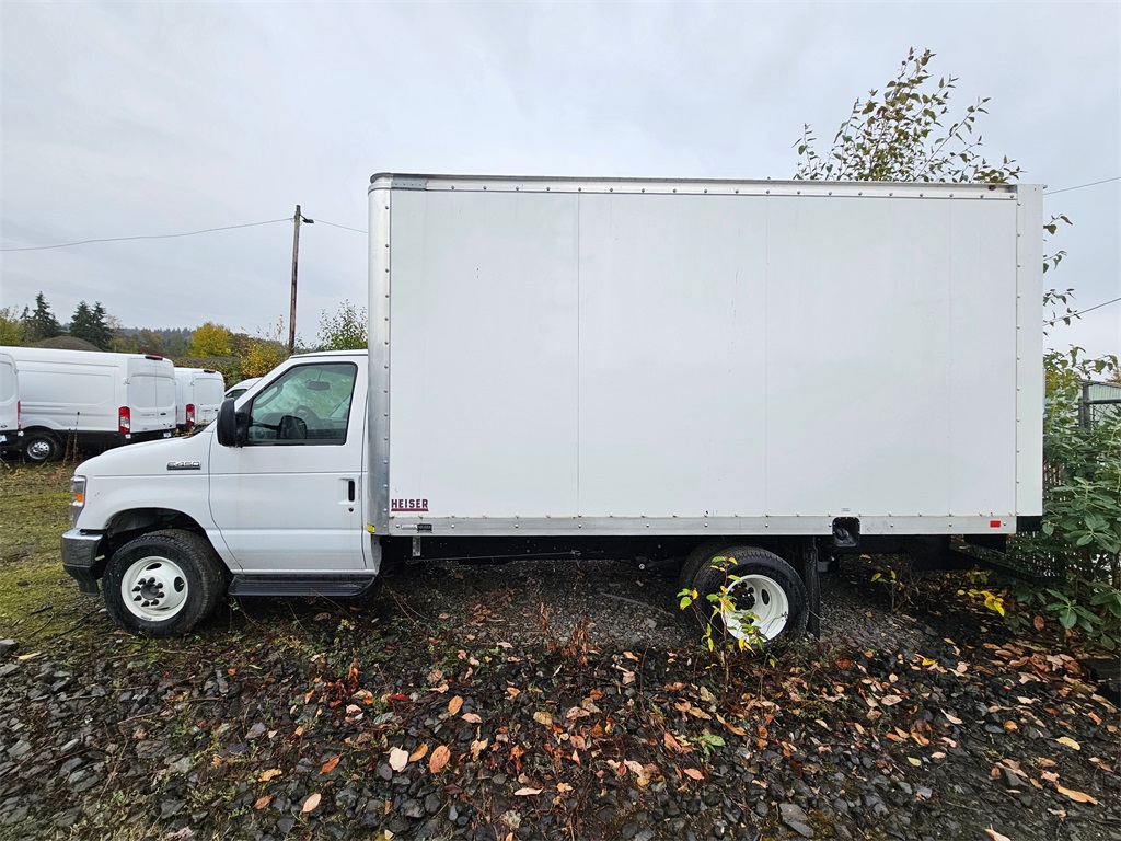 2024 Ford E-450 photo 4