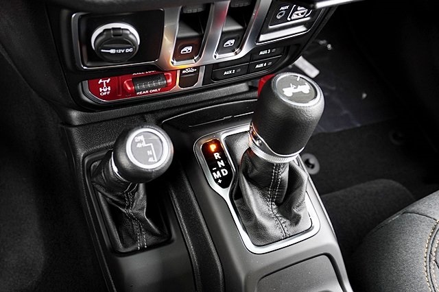 New 2025 Black Clear-Coat Exterior Paint Jeep Rubicon image 37