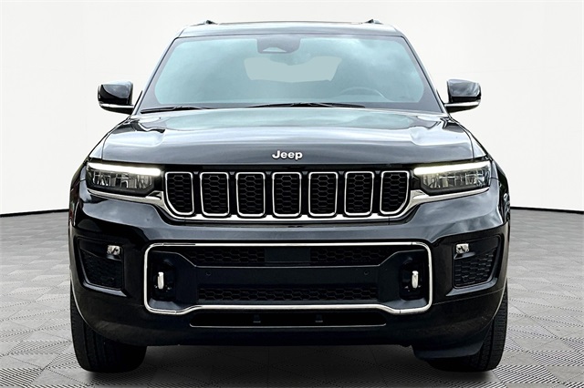 2022 Jeep Grand Cherokee Overland photo 2