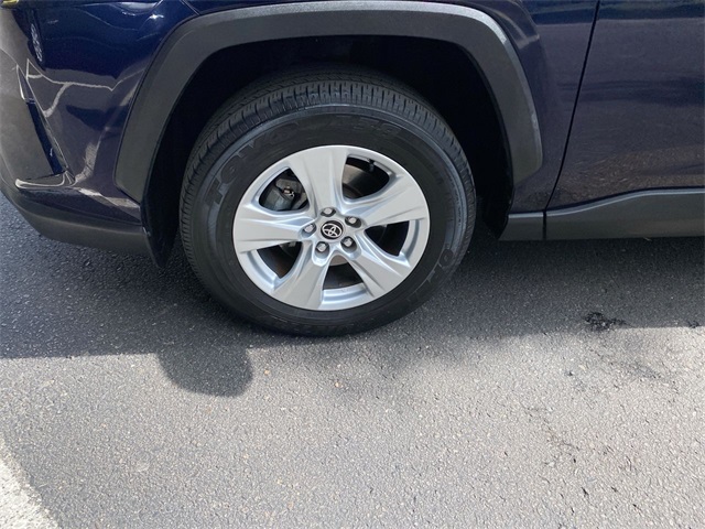 2021 Toyota RAV4 XLE photo 2