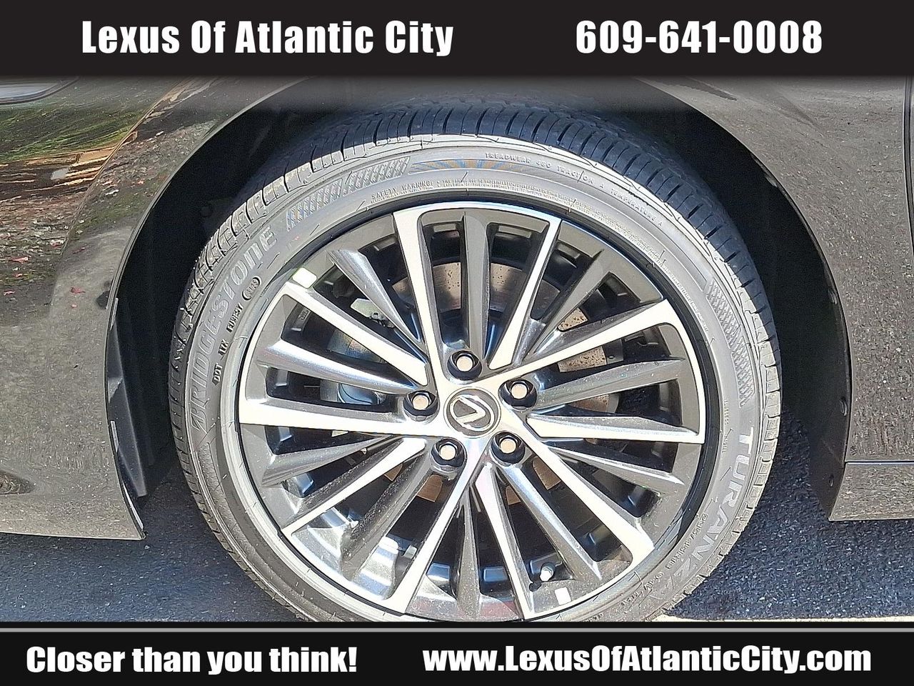 2025 Lexus ES 300h photo 5
