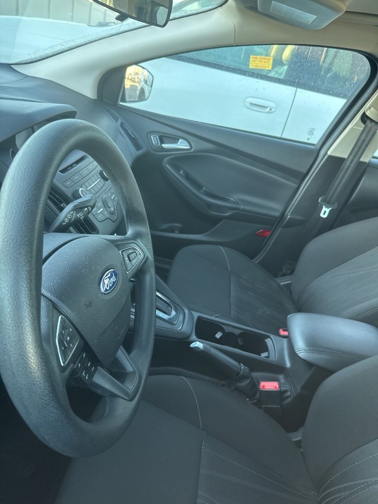 2017 Ford Focus SE photo 18