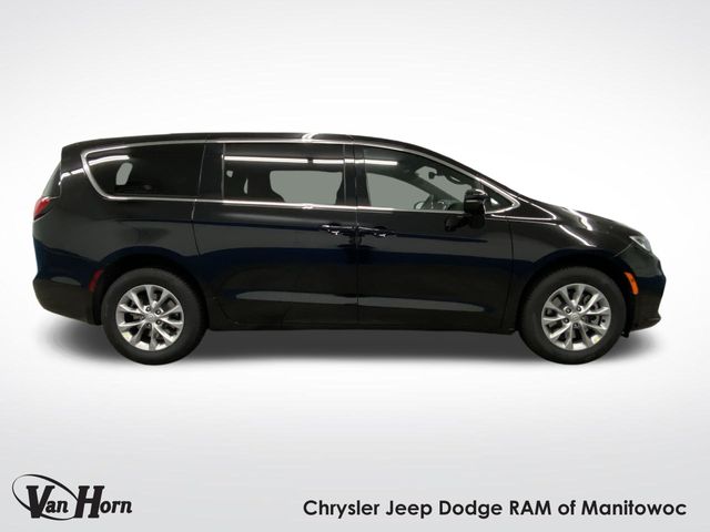 2025 Chrysler Pacifica photo 2