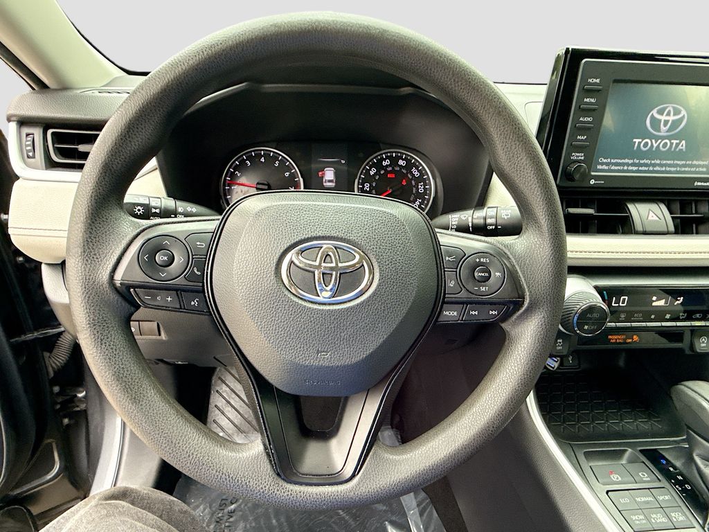 2020 Toyota RAV4 XLE photo 8