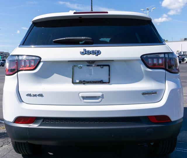 2022 Jeep Compass Latitude photo 2