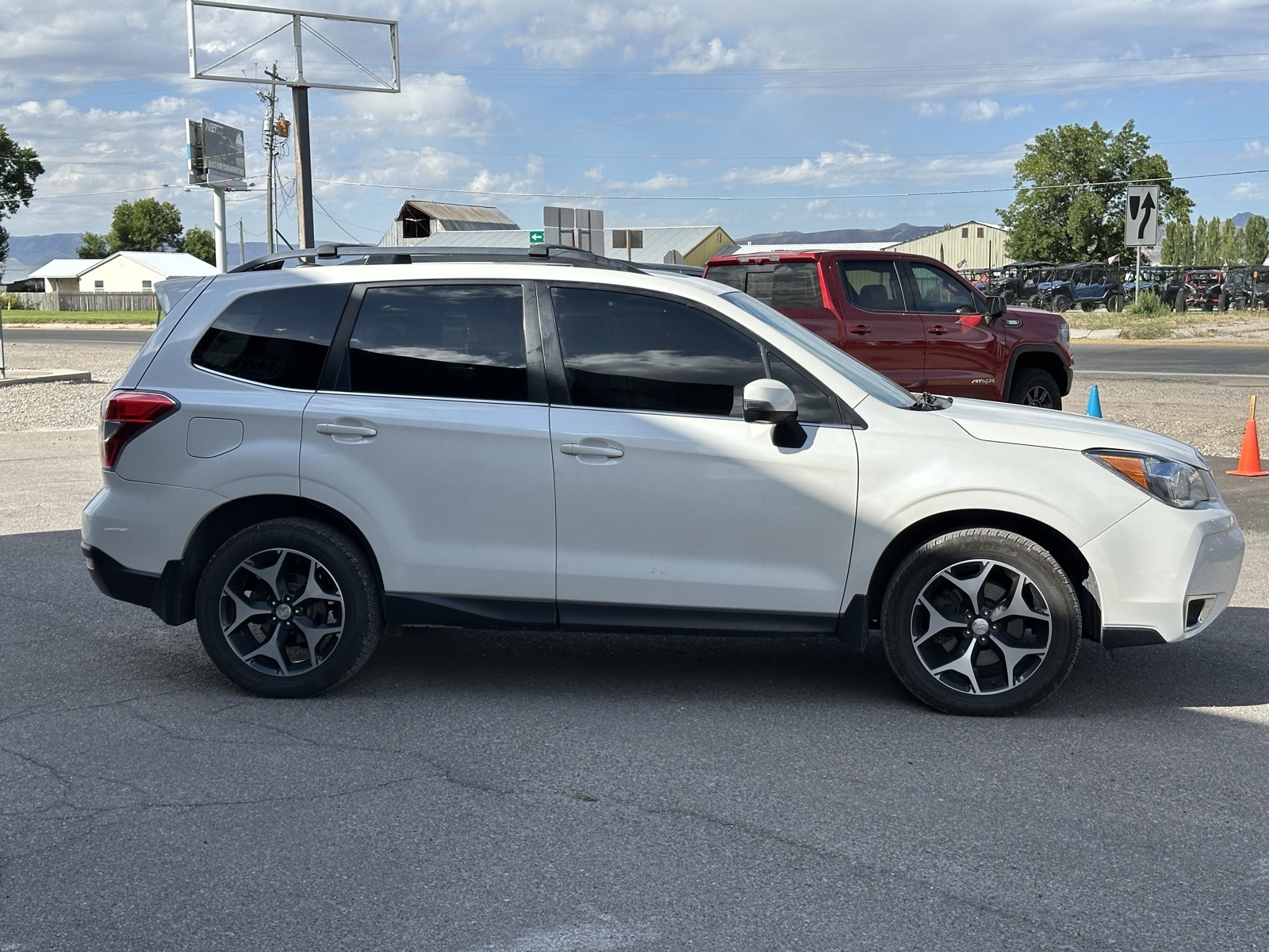 2014 Subaru Forester 2.0XT Touring photo 3
