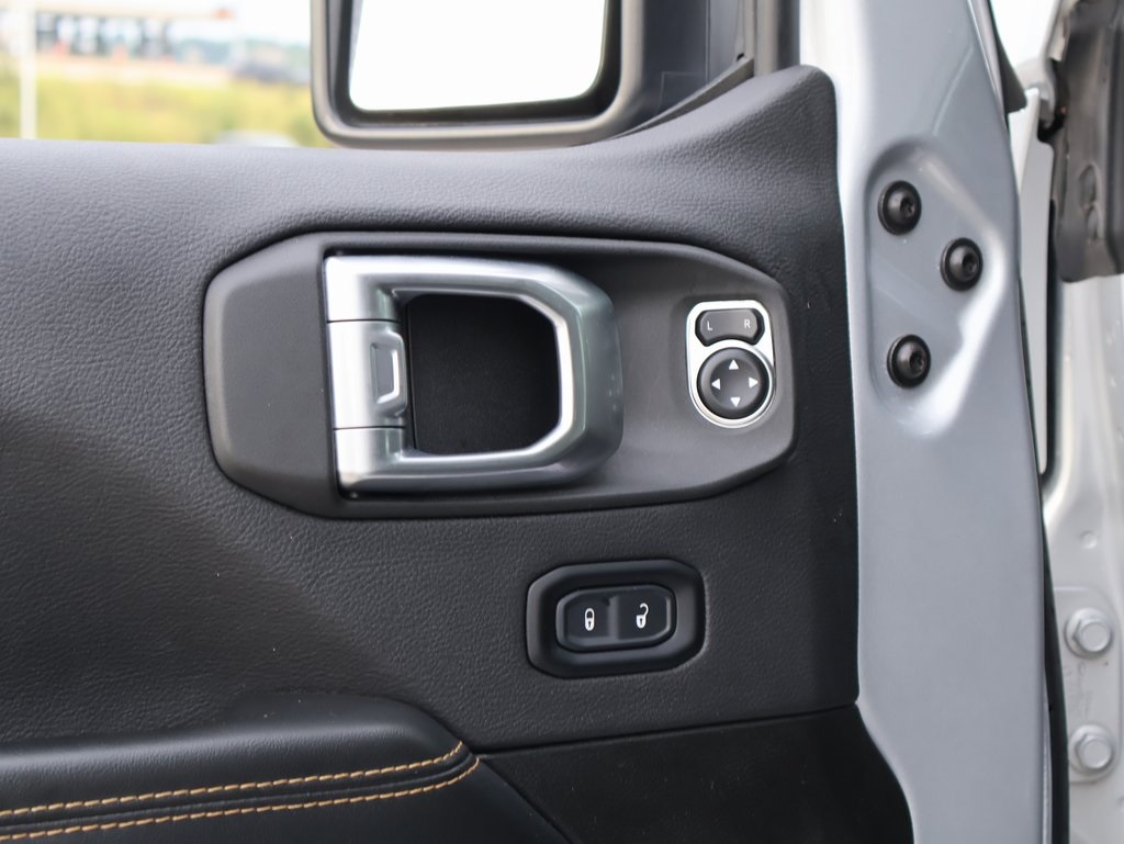 2024 Jeep Wrangler Sahara photo 17