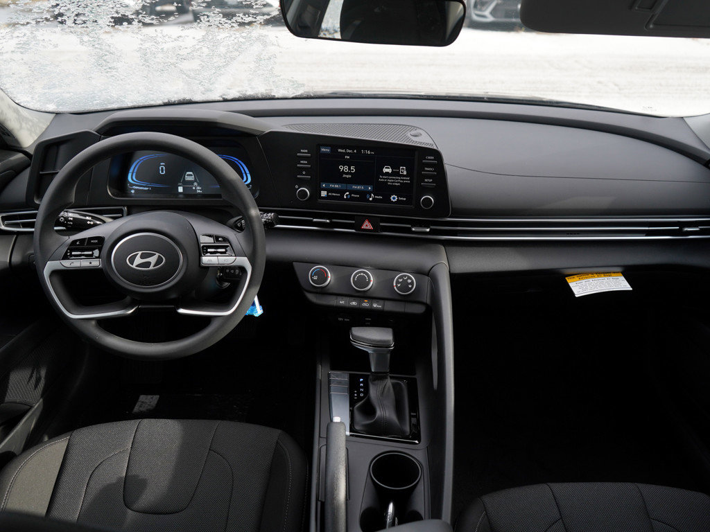 2025 Hyundai Elantra SE photo 10
