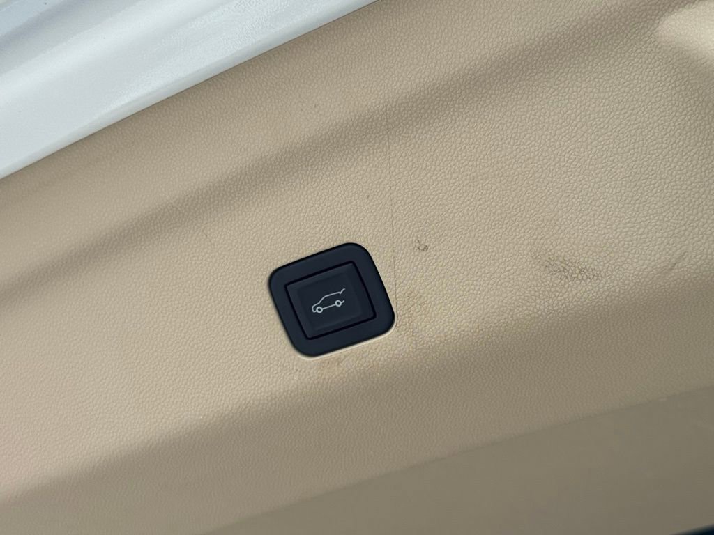 2024 Cadillac Escalade ESV Premium Luxury photo 18