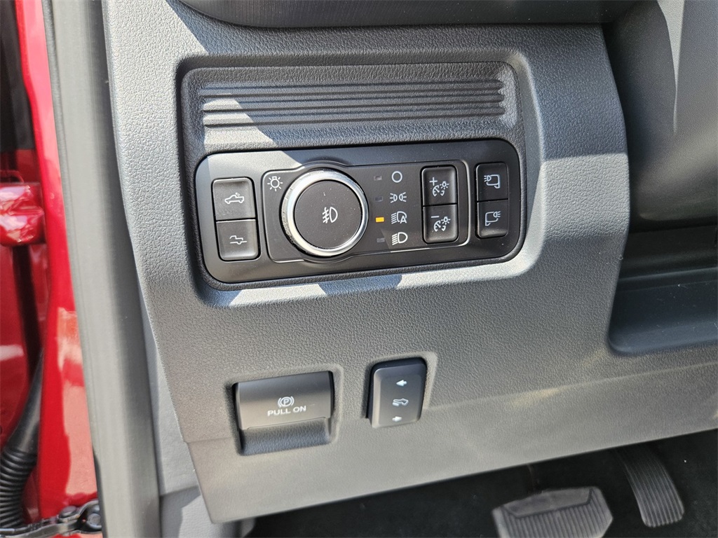 2025 Ford F-350 Platinum photo 17