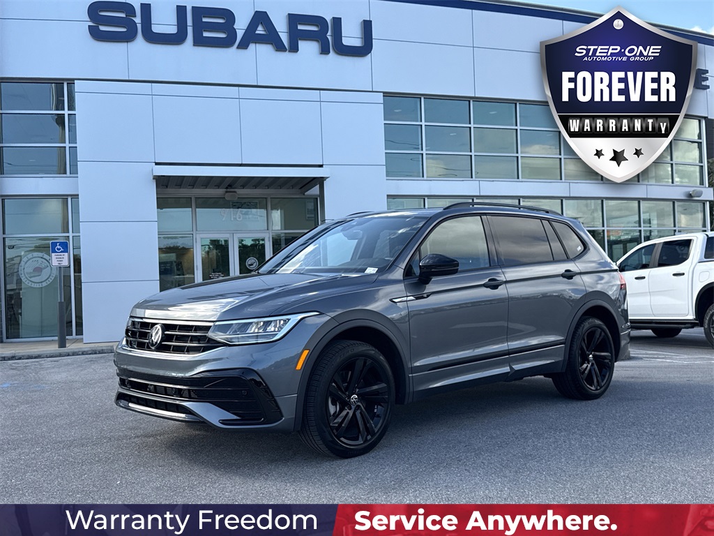 2024 Volkswagen Tiguan SE R-LINE BLACK's photo