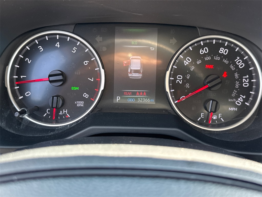2022 Toyota RAV4 XLE photo 25