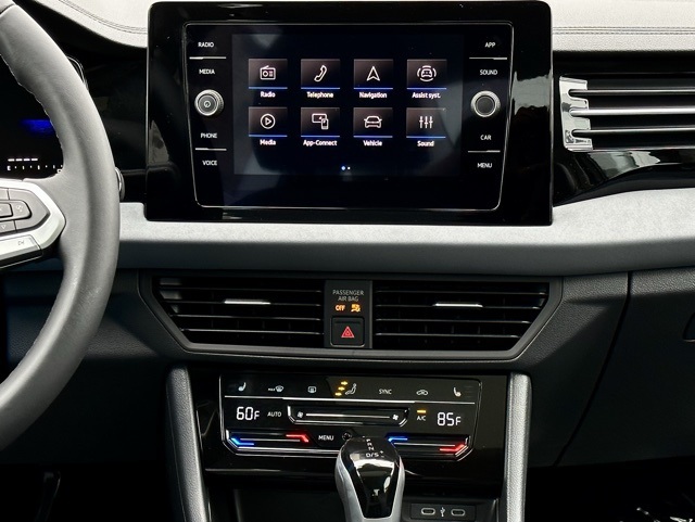 2025 Volkswagen Jetta SE photo 9