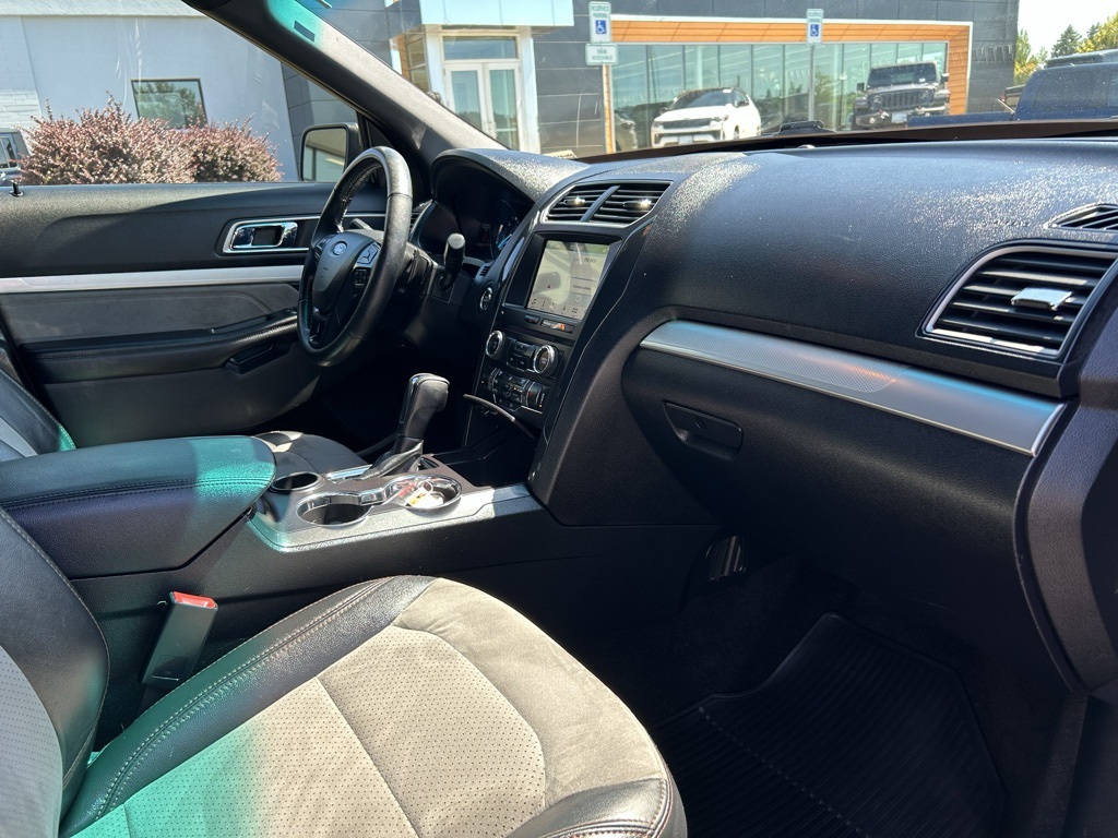 2017 Ford Explorer XLT photo 29