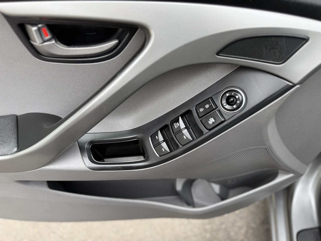2014 Hyundai Elantra SE photo 14