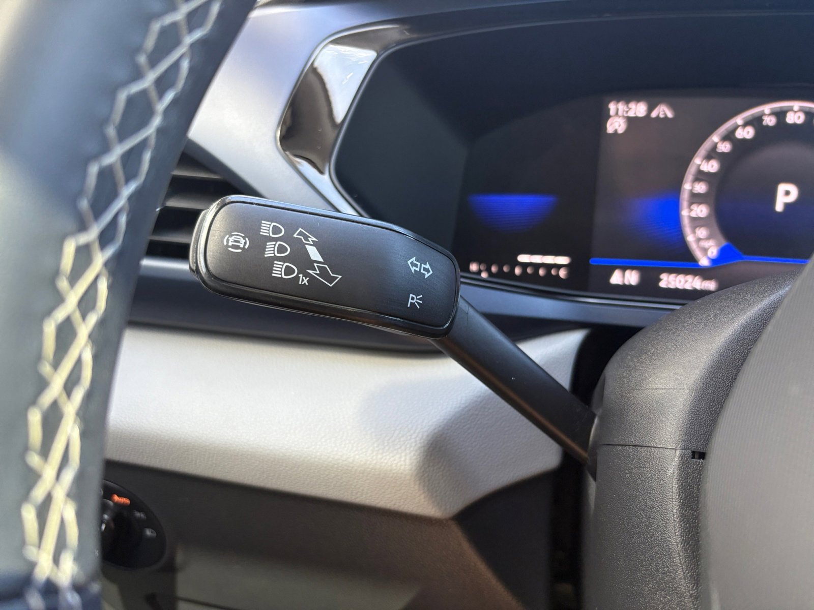 2022 Volkswagen Taos SE photo 17